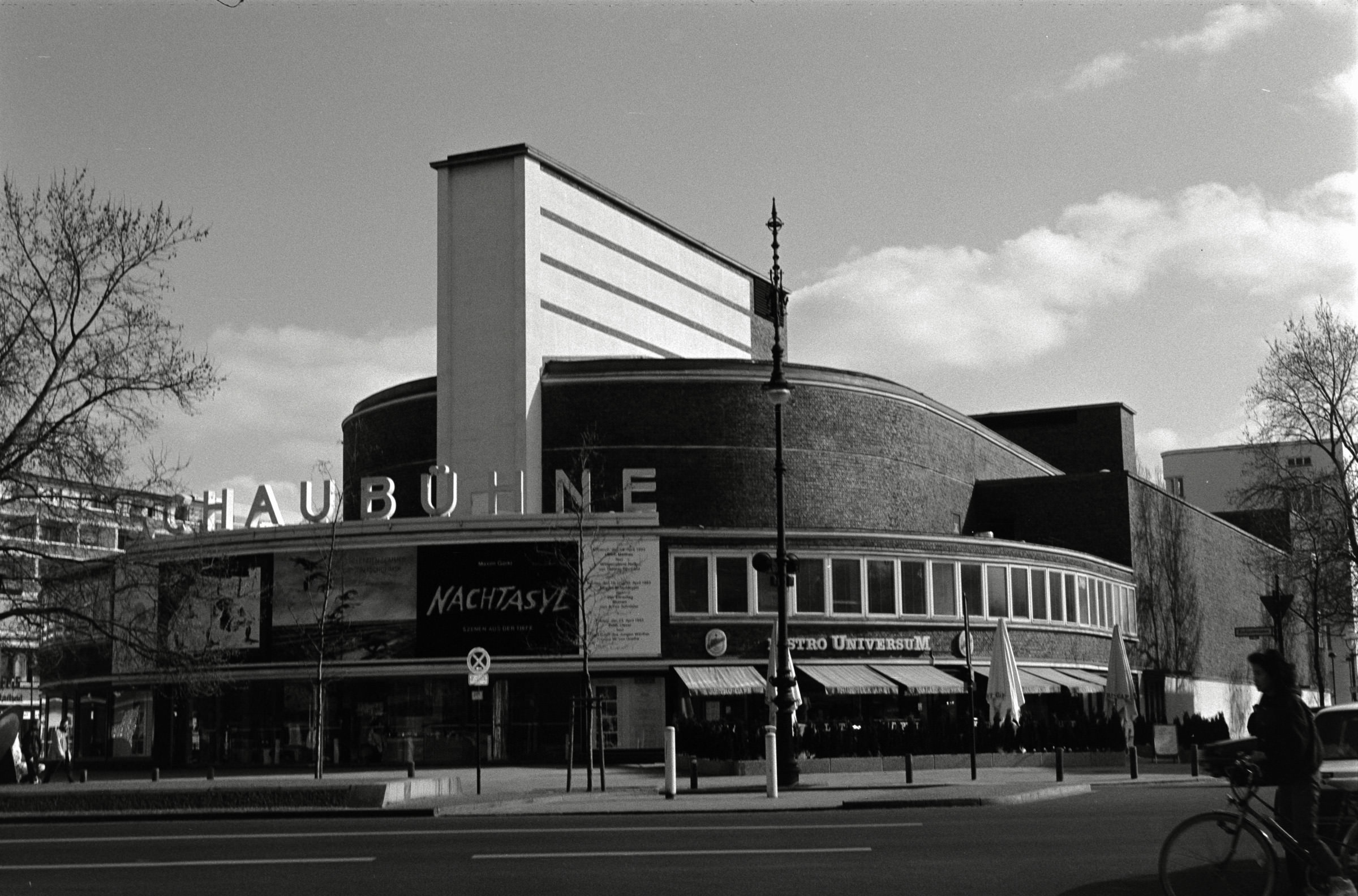 AHP F1993 03 006 sc240902 img06 NLP